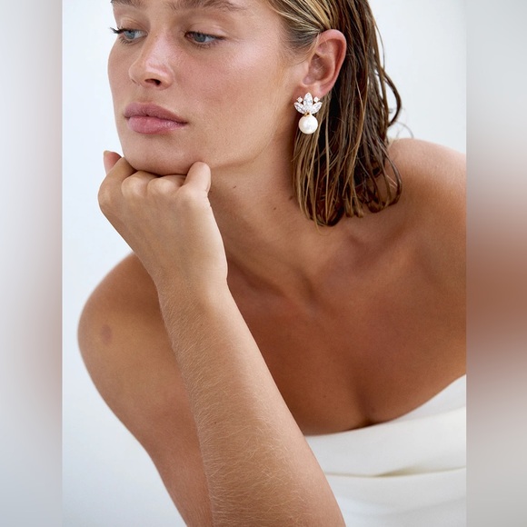 NWT Amélie George Crystal & Pearl Drop Earrings - Picture 4 of 12